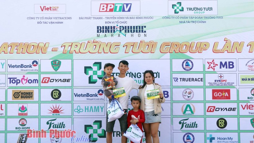 Cả nhà cùng chạy...