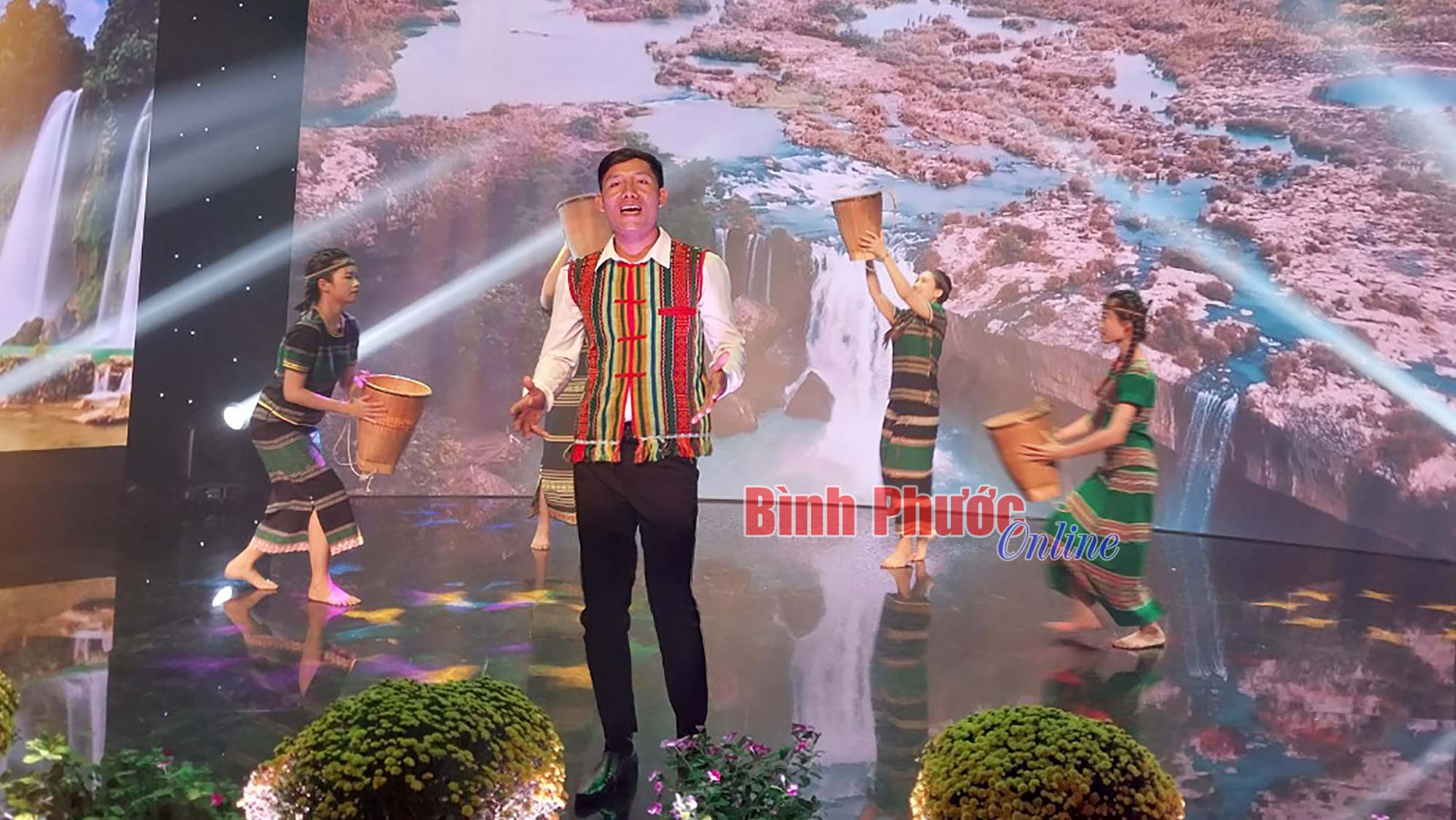 ca_si_dieu_viet_nhung_cbqh_17353008022024.jpg