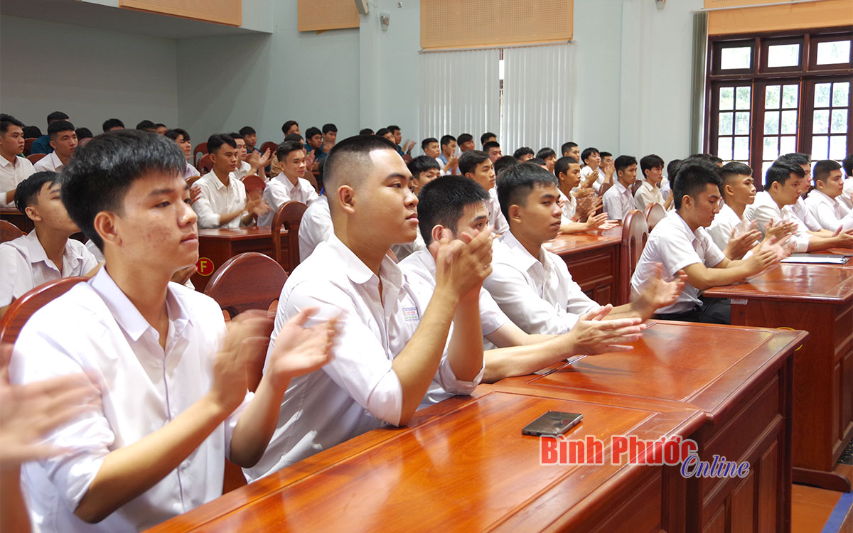 cac_thi_sinh_tham_du_buoi_le_19511431082023.jpg