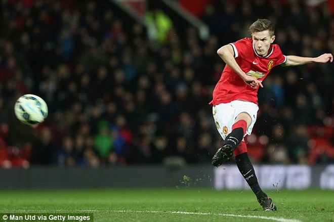 Louis van Gaal trình làng "thần đồng" 16 tuổi ở đội 1 Man United