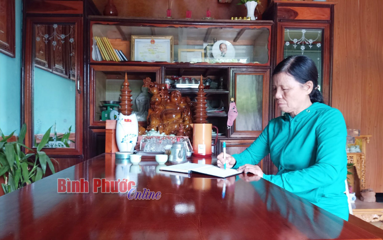 Cán bộ phụ nữ miệng nói, tay làm