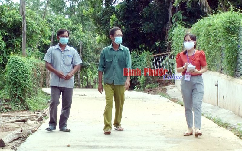 Cán bộ thôn nói đi đôi với làm