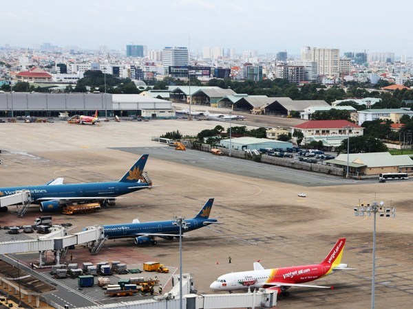 Nhiều ý kiến trái chiều xung quanh đề xuất "đường bay vàng"