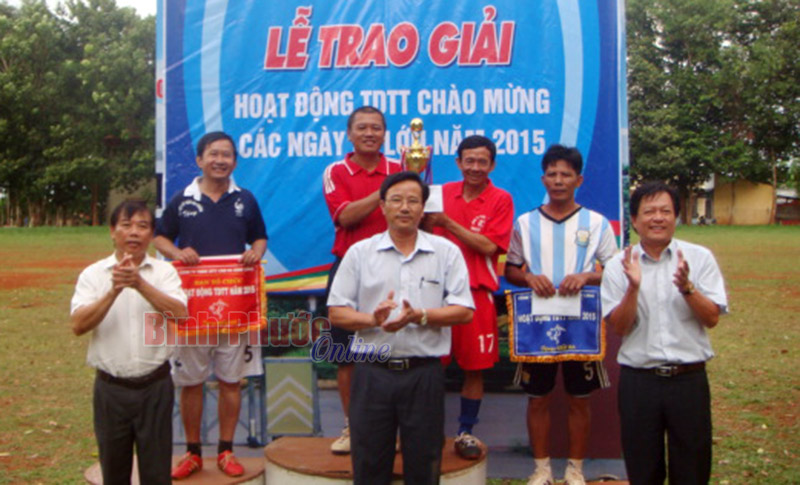 Cao su Bình Long: Tổ chức giải bóng đá lão tướng năm 2015 Cao su Bình Long: Tổ chức giải bóng đá lão tướng năm 2015