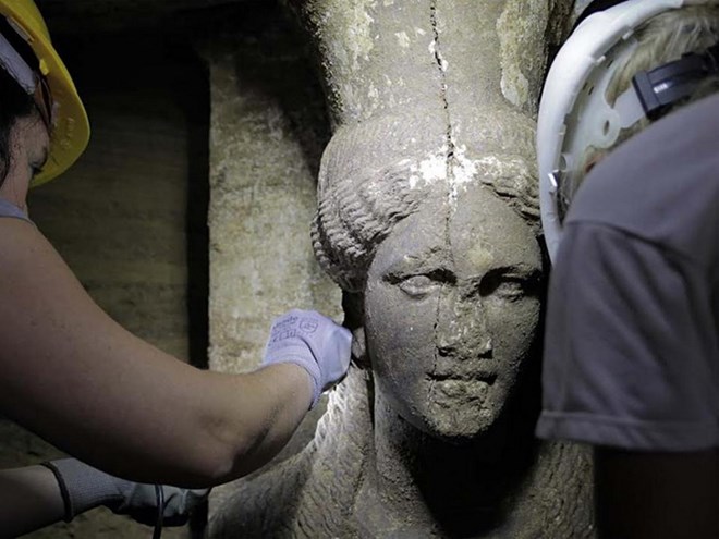 caryatidshavebeendiscoveredancientamphipolistombgreece1.jpg