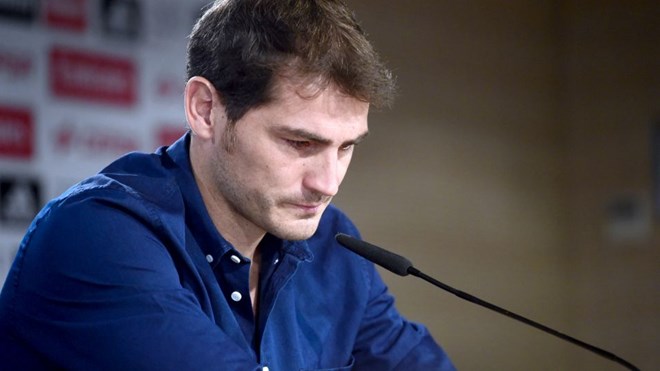 Xavi cũng bức xúc vì cách đối xử của Real Madrid với Casillas Xavi cũng bức xúc vì cách đối xử của Real Madrid với Casillas