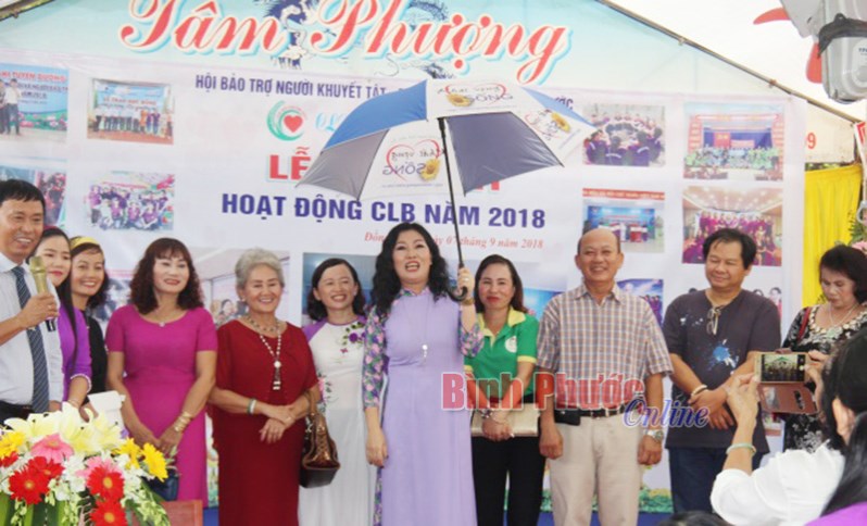 CLB Hạt gạo ấm lòng hỗ trợ người yếu thế 2,684 tỷ đồng CLB Hạt gạo ấm lòng hỗ trợ người yếu thế 2,684 tỷ đồng