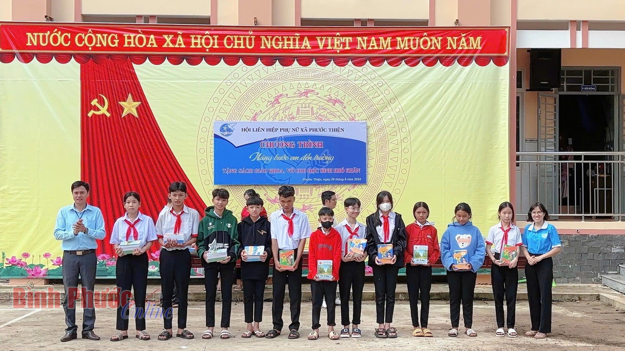 Chăm lo cho học sinh khó khăn