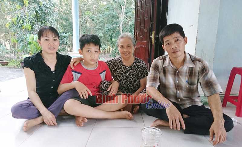 Cha mẹ công nhân có 4 con đều học giỏi Cha mẹ công nhân có 4 con đều học giỏi