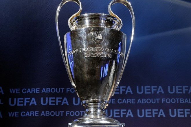 Chiếc cúp UEFA Champions League danh giá đã đến Việt Nam