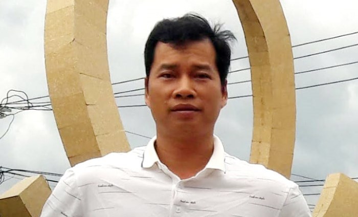 “Chân chống kìa!...” “Chân chống kìa!...”