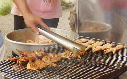 Chết khiếp đống chân gà thối đóng container xuất khẩu