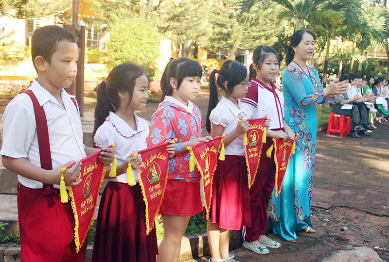 Kể chuyện Bác Hồ trong giờ chào cờ thân thiện Kể chuyện Bác Hồ trong giờ chào cờ thân thiện