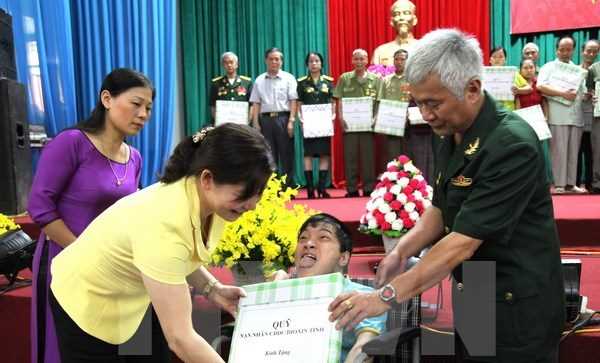 Hơn 18 tỷ đồng quyên góp từ nhắn tin ủng hộ nạn nhân chất độc da cam Hơn 18 tỷ đồng quyên góp từ nhắn tin ủng hộ nạn nhân chất độc da cam