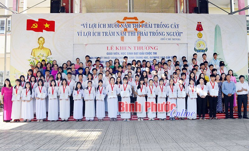 Chất lượng giáo dục nhìn từ Trường THPT Đồng Xoài Chất lượng giáo dục nhìn từ Trường THPT Đồng Xoài