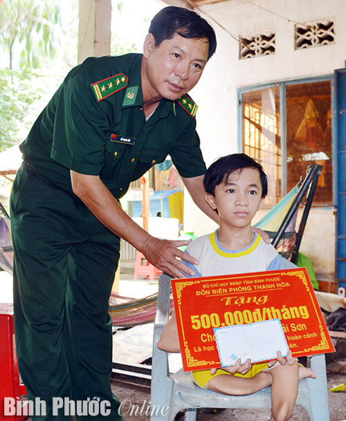 Cháu Hải Sơn được nhận đỡ đầu Cháu Hải Sơn được nhận đỡ đầu