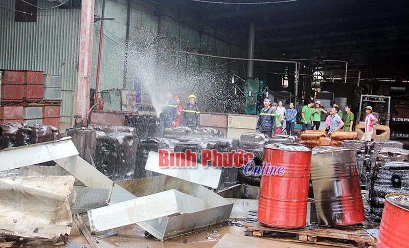 Cháy lớn tại Nhà máy chế biến mủ cao su Thuận Dung Cháy lớn tại Nhà máy chế biến mủ cao su Thuận Dung