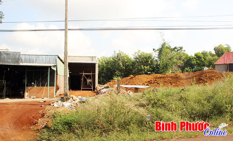 Chiếm đất người khác xây nhà - chuyện lạ ở Phú Văn Chiếm đất người khác xây nhà - chuyện lạ ở Phú Văn