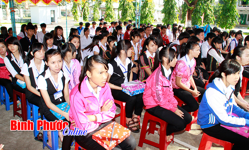 Hỗ trợ học sinh, trường phổ thông ở xã, thôn đặc biệt khó khăn