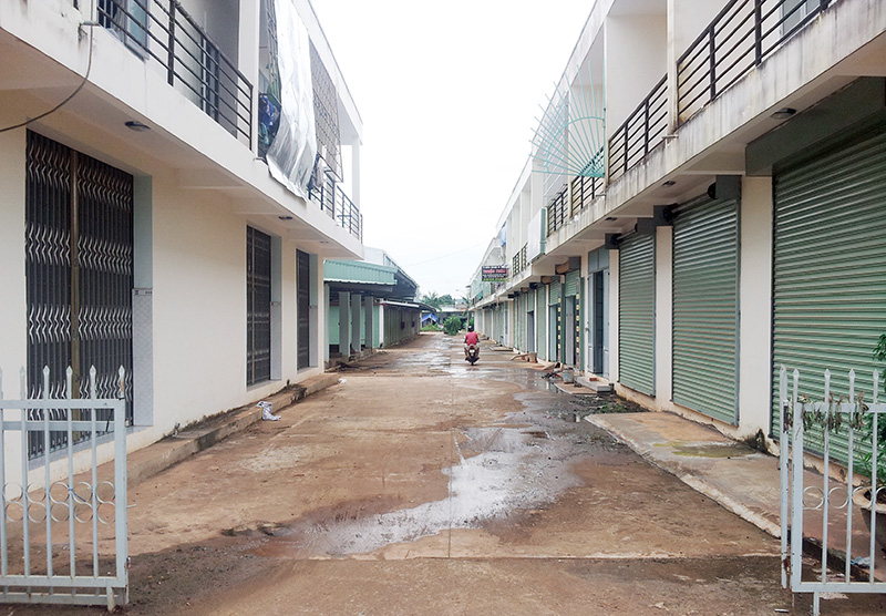 Vì sao chợ nông thôn đẹp nhất tỉnh bị bỏ hoang? Vì sao chợ nông thôn đẹp nhất tỉnh bị bỏ hoang?