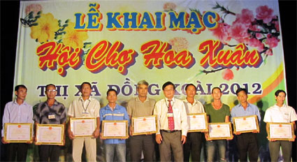 Khai mạc Hội chợ hoa xuân lần thứ VII Khai mạc Hội chợ hoa xuân lần thứ VII
