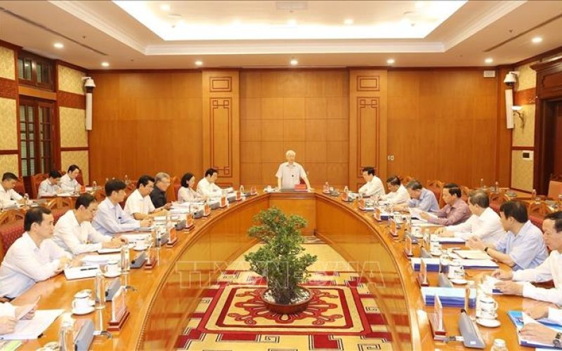 Chống tham nhũng, tiêu cực: Cắt cành để cứu cây