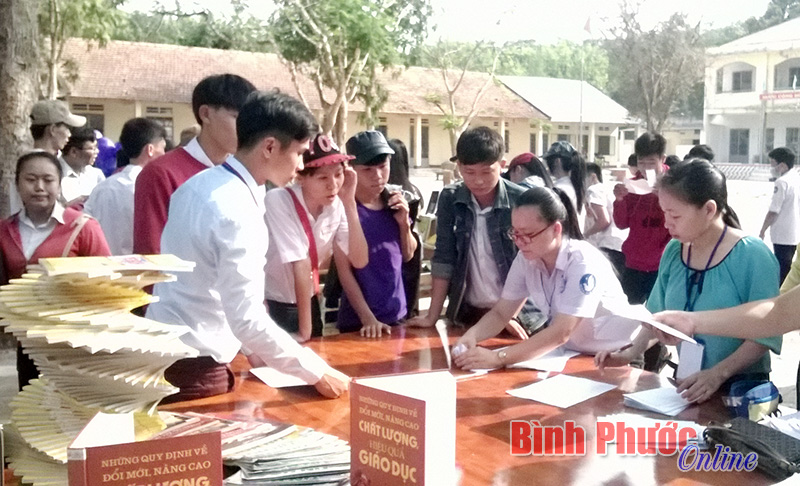 Chơn Thành: Ngày hội đọc sách tại Trường THPT Chu Văn An Chơn Thành: Ngày hội đọc sách tại Trường THPT Chu Văn An