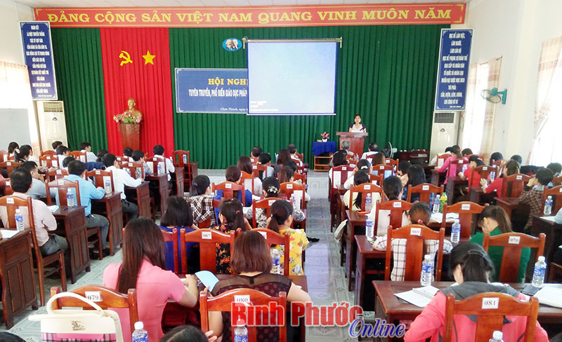 Chơn Thành: Phổ biến giáo dục pháp luật cho 150 cán bộ, giáo viên Chơn Thành: Phổ biến giáo dục pháp luật cho 150 cán bộ, giáo viên