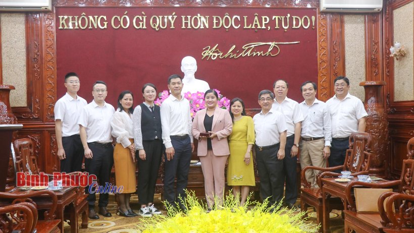 Chủ tịch UBND tỉnh Trần Tuệ Hiền tiếp và làm việc với doanh nghiệp HAOHUA