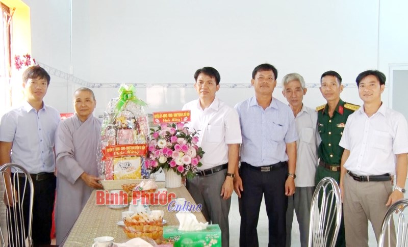 Lãnh đạo huyện Bù Đốp thăm, tặng quà các chùa dịp lễ Vu lan năm 2020 Lãnh đạo huyện Bù Đốp thăm, tặng quà các chùa dịp lễ Vu lan năm 2020