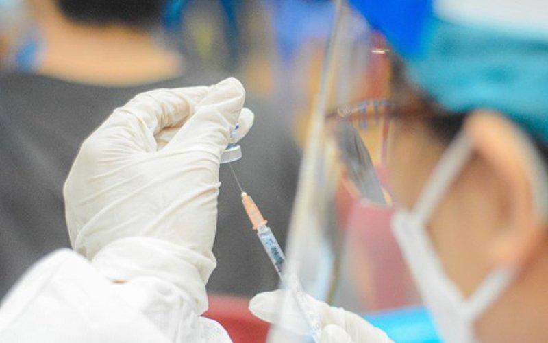 Chuẩn bị tiêm mũi 4 vaccine phòng COVID-19