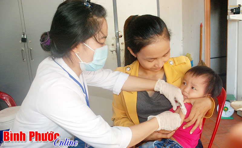 Chủ động đưa trẻ đi tiêm phòng vắc xin sởi - rulbella Chủ động đưa trẻ đi tiêm phòng vắc xin sởi - rulbella