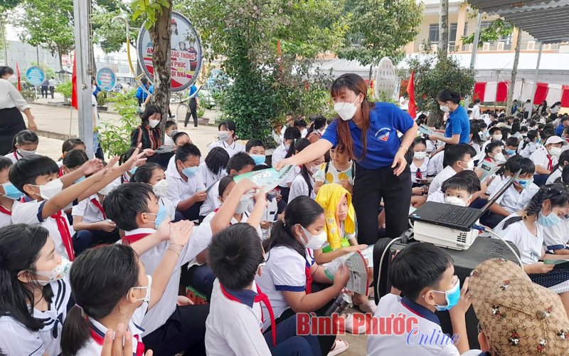 Chung tay chăm lo trẻ em Chung tay chăm lo trẻ em