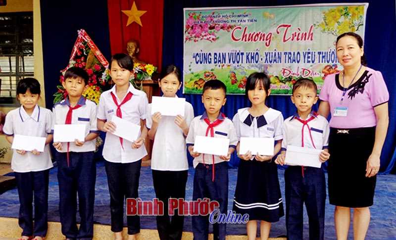 Chung tay chăm lo trẻ em có hoàn cảnh khó khăn Chung tay chăm lo trẻ em có hoàn cảnh khó khăn