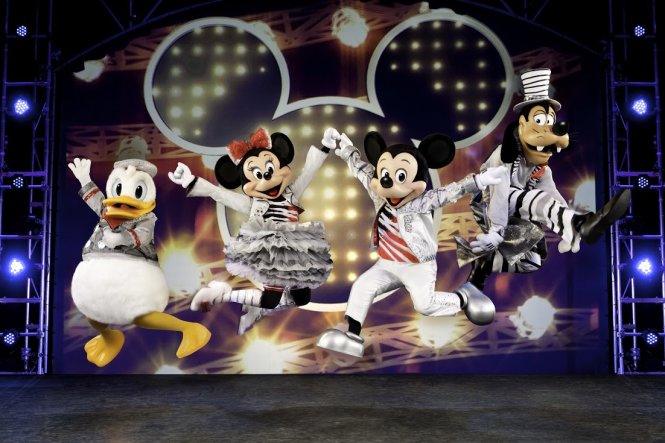 Chuột Mickey xuất hiện trong Disney live đến VN
