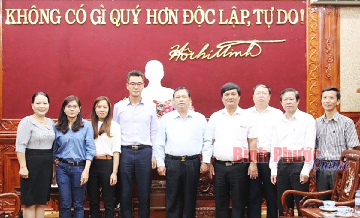 Chủ tịch UBND tỉnh làm việc với Công ty HCM Vina Hàn Quốc