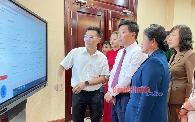 Chuyển đổi số - cuộc cách mạng toàn diện Chuyển đổi số - cuộc cách mạng toàn diện