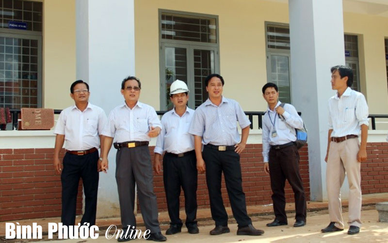 Trường THPT chuyên Bình Long dự kiến khánh thành ngày 4-9-2014 Trường THPT chuyên Bình Long dự kiến khánh thành ngày 4-9-2014