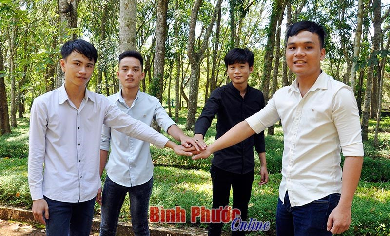 Chuyện của 4 tân sinh viên các trường sĩ quan quân đội Chuyện của 4 tân sinh viên các trường sĩ quan quân đội