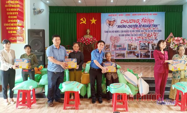 “Những chuyến xe nghĩa tình” “Những chuyến xe nghĩa tình”