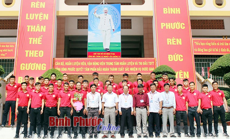 CLB bóng đá Bình Phước làm lễ xuất quân CLB bóng đá Bình Phước làm lễ xuất quân