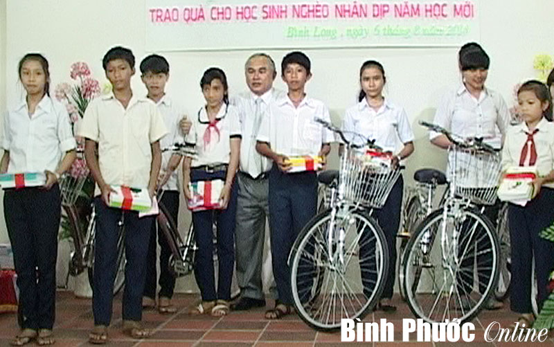 Câu lạc bộ Nữ doanh nhân thị xã Bình Long: Trao 80 xe đạp tiếp sức đến trường Câu lạc bộ Nữ doanh nhân thị xã Bình Long: Trao 80 xe đạp tiếp sức đến trường