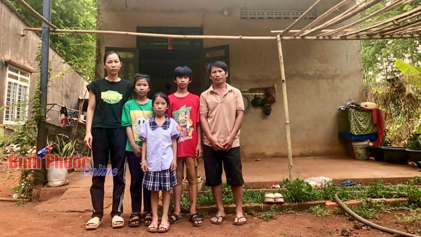 Cố níu sự sống cho con nhỏ