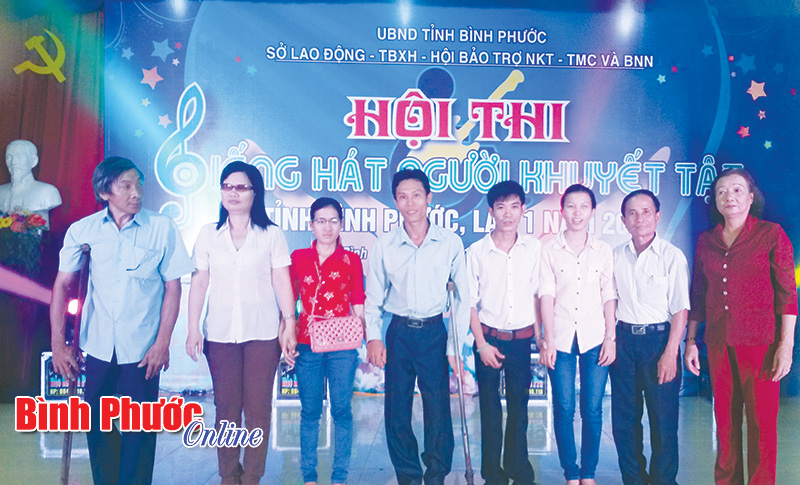 Cô bé khiếm thị tỏa sáng