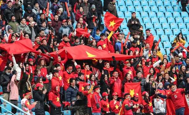 Hàng chục người bị lừa đi tour sang Trung Quốc cổ vũ bóng đá Hàng chục người bị lừa đi tour sang Trung Quốc cổ vũ bóng đá