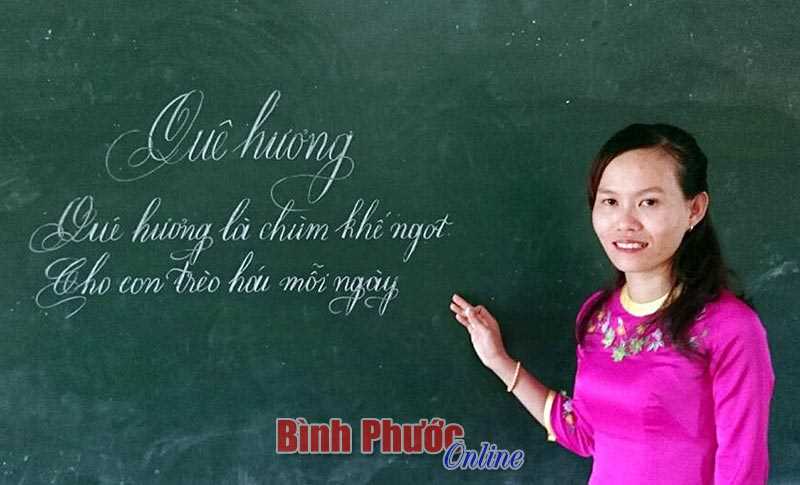 Cô giáo gìn giữ văn hóa Việt qua nét chữ Cô giáo gìn giữ văn hóa Việt qua nét chữ