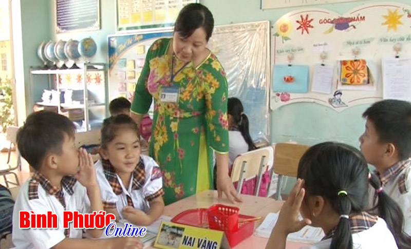 Cô giáo Nguyễn Thị Vinh yêu nghề, mến trẻ Cô giáo Nguyễn Thị Vinh yêu nghề, mến trẻ