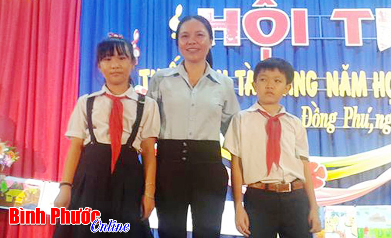 Cô Hạp Thị Lý nhiệt huyết với công tác đội Cô Hạp Thị Lý nhiệt huyết với công tác đội