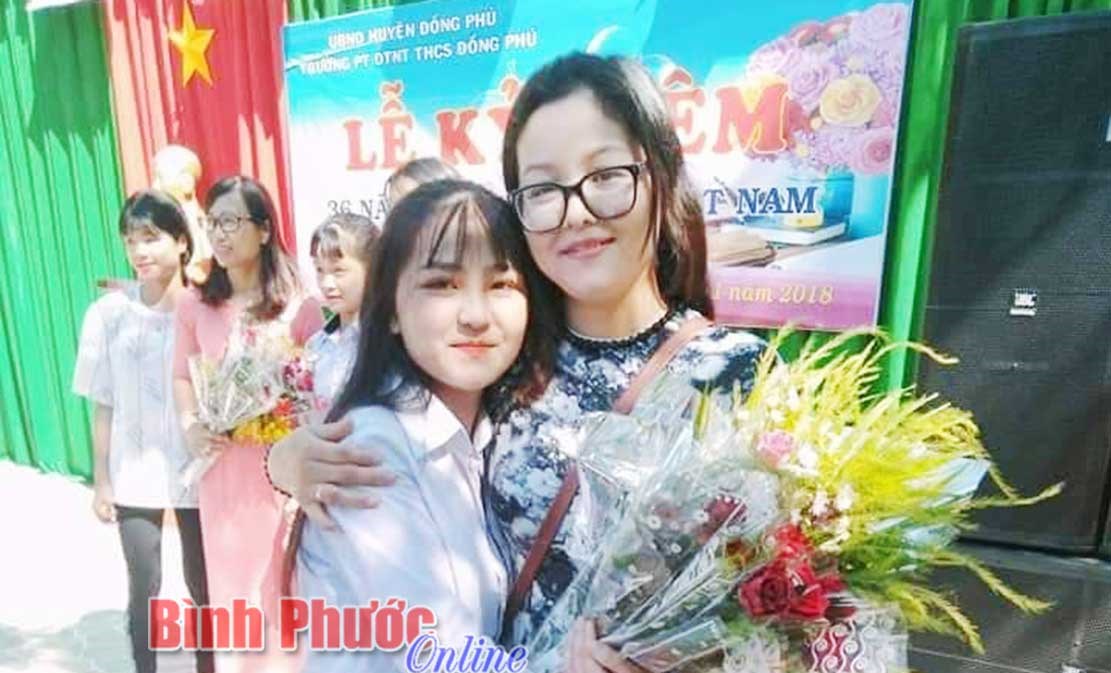 Cô học trò người Mường đam mê đọc sách, viết văn Cô học trò người Mường đam mê đọc sách, viết văn