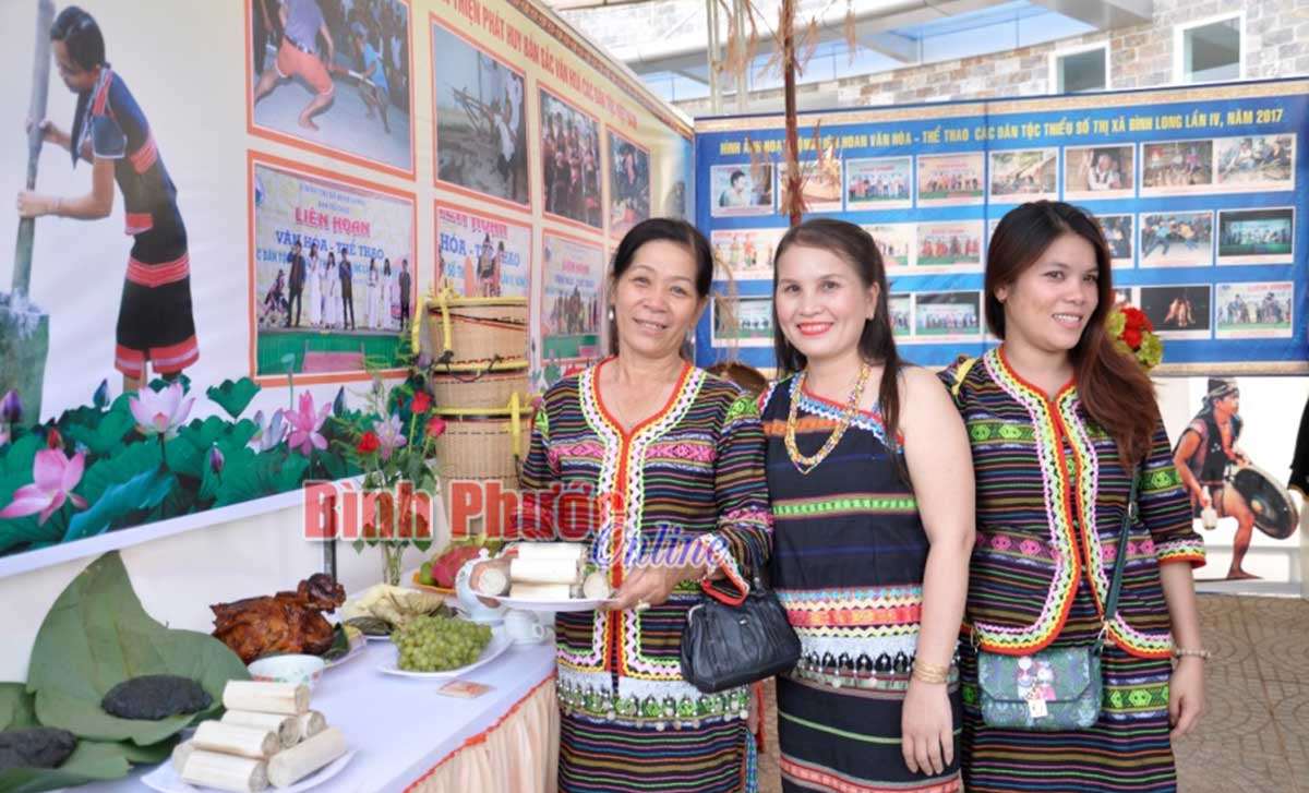 Cơm lam - sự hòa quyện giữa con người với thiên nhiên Cơm lam - sự hòa quyện giữa con người với thiên nhiên